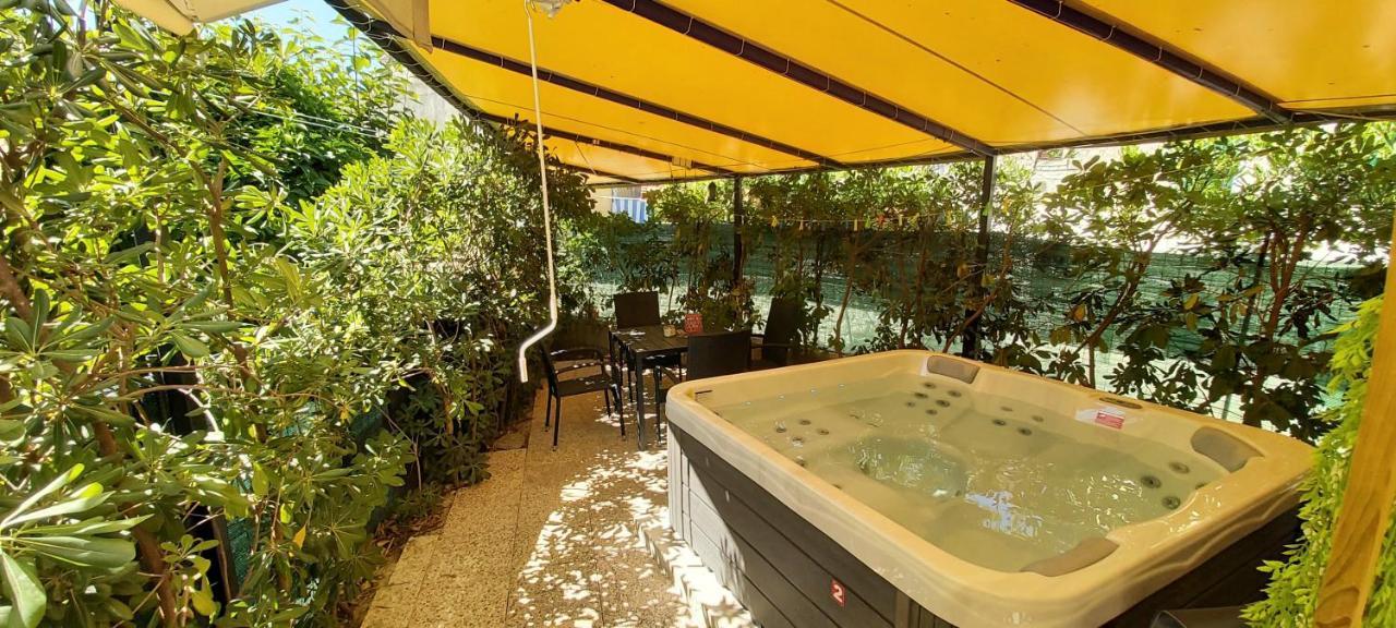 Apartments Johnny Split Croatia With Hot Tub Zewnętrze zdjęcie